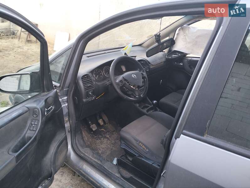 Мінівен Opel Zafira 2003 в Микуличах