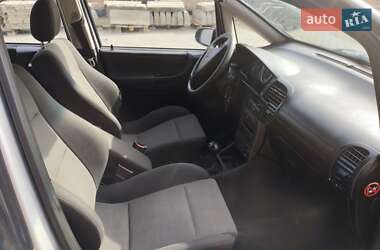 Минивэн Opel Zafira 2004 в 