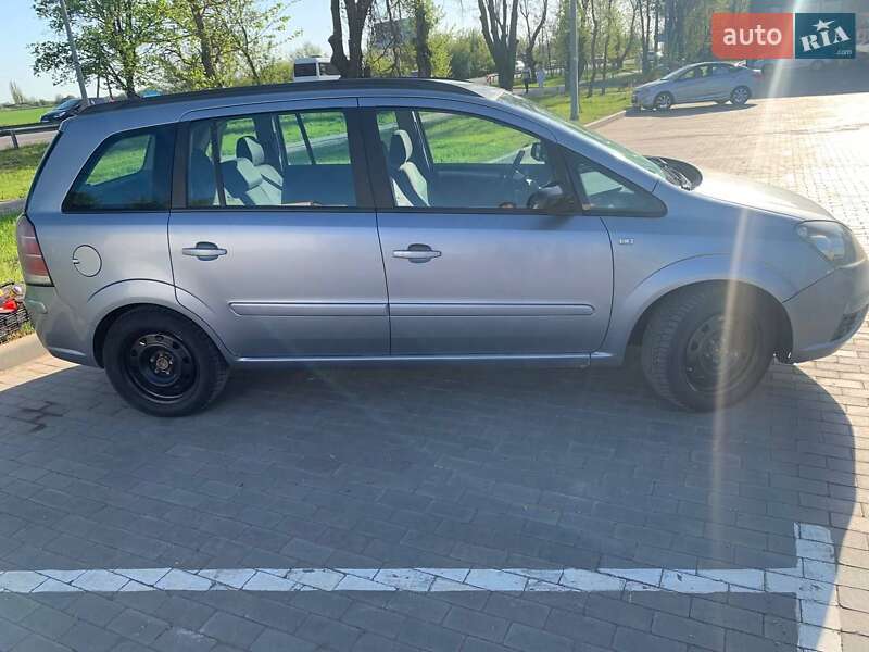 Минивэн Opel Zafira 2006 в Одессе