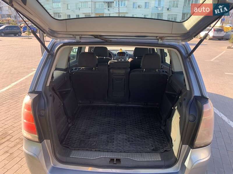 Минивэн Opel Zafira 2006 в Одессе