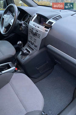 Минивэн Opel Zafira 2009 в 