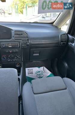 Минивэн Opel Zafira 2002 в 