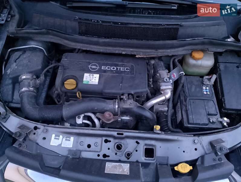 Минивэн Opel Zafira 2010 в Рокитном