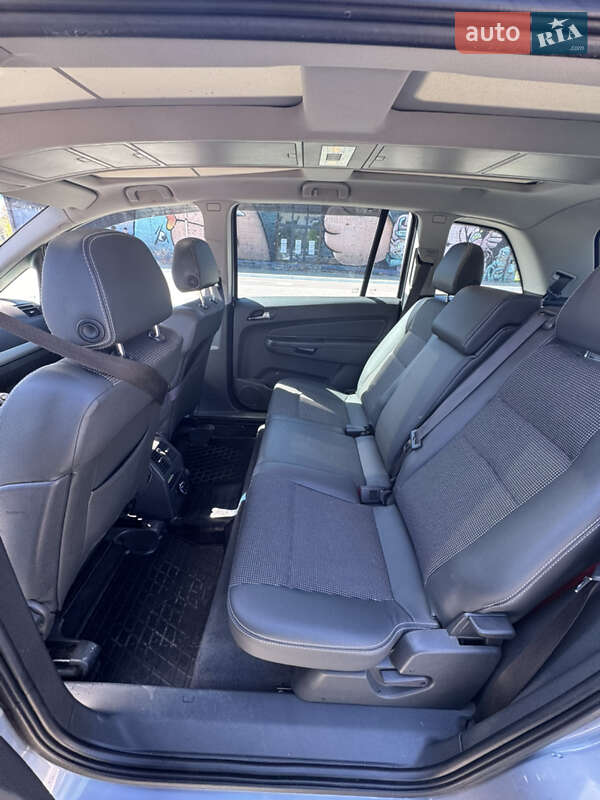 Мінівен Opel Zafira 2010 в Луцьку