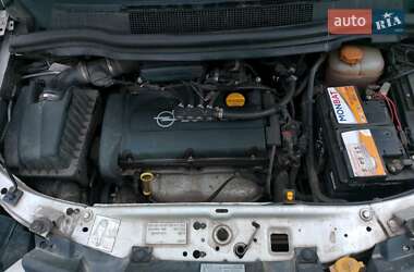 Минивэн Opel Zafira 2005 в 