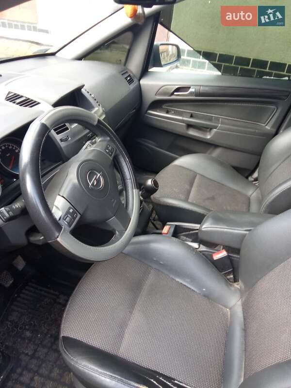 Мінівен Opel Zafira 2005 в Городенці