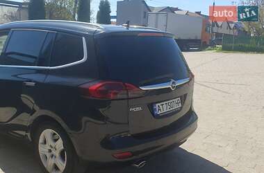 Минивэн Opel Zafira 2012 в 