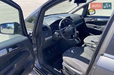 Минивэн Opel Zafira 2011 в 