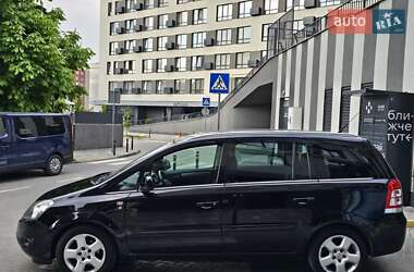 Минивэн Opel Zafira 2010 в 