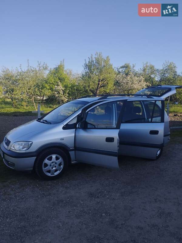 Минивэн Opel Zafira 2002 в Долине