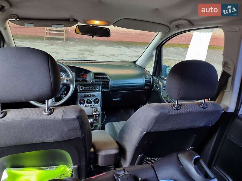Мінівен Opel Zafira 2003 в Рівному
