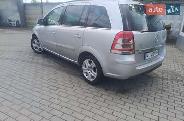 Минивэн Opel Zafira 2010 в 