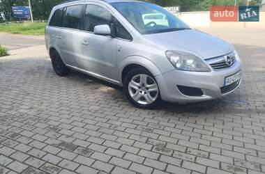 Минивэн Opel Zafira 2010 в 