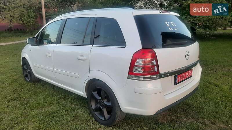 Минивэн Opel Zafira 2011 в Нововолынске