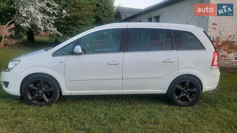 Минивэн Opel Zafira 2011 в Нововолынске
