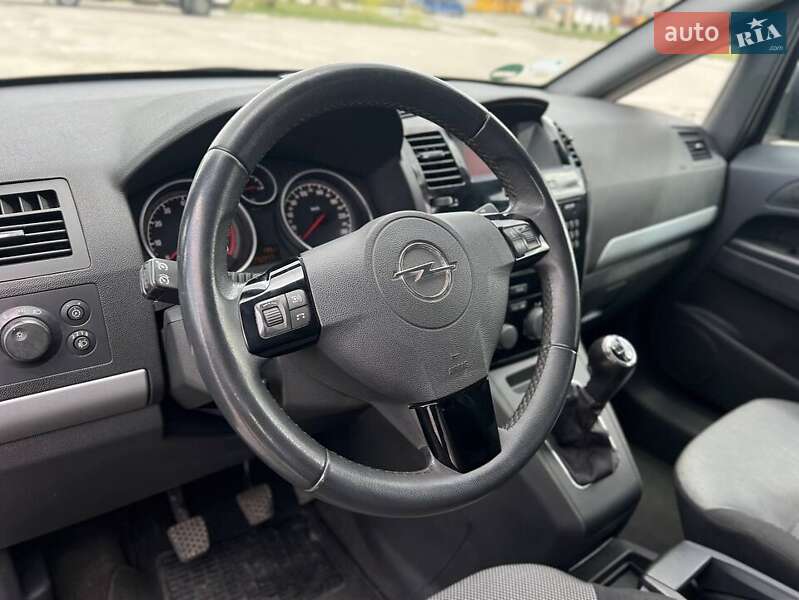 Минивэн Opel Zafira 2011 в Запорожье