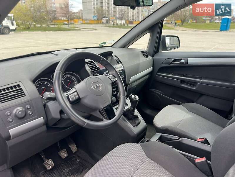 Минивэн Opel Zafira 2011 в Запорожье