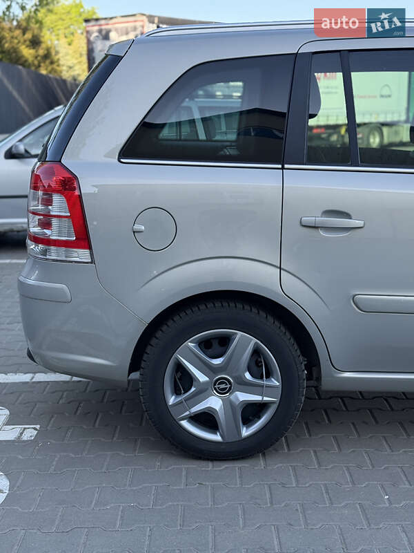 Мінівен Opel Zafira 2010 в Луцьку