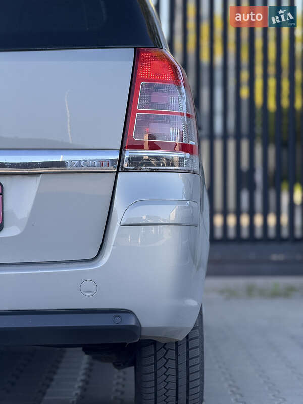 Мінівен Opel Zafira 2010 в Луцьку
