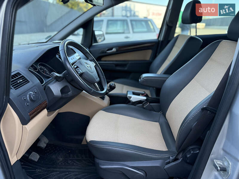 Мінівен Opel Zafira 2010 в Луцьку
