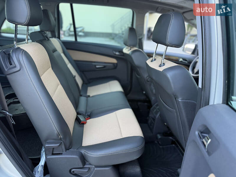 Мінівен Opel Zafira 2010 в Луцьку