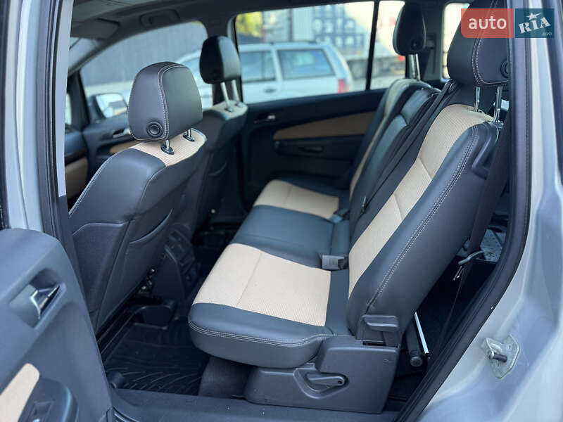 Мінівен Opel Zafira 2010 в Луцьку