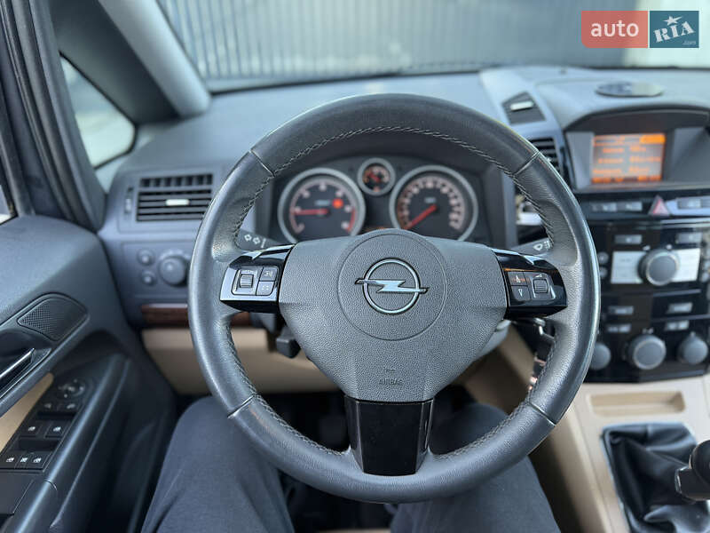 Мінівен Opel Zafira 2010 в Луцьку