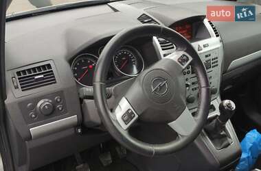 Минивэн Opel Zafira 2010 в 