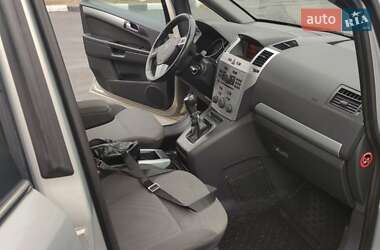 Минивэн Opel Zafira 2010 в 