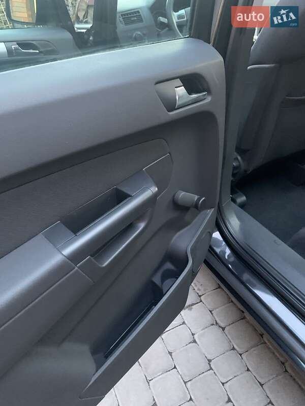 Минивэн Opel Zafira 2011 в Виннице