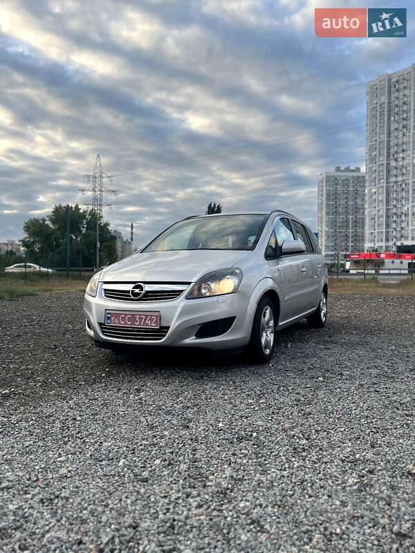 Opel Zafira 2012