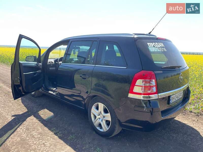 Минивэн Opel Zafira 2009 в Раздельной