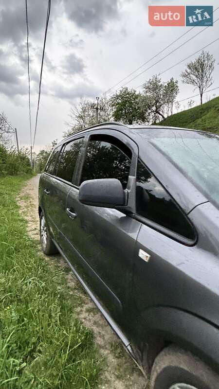 Мінівен Opel Zafira 2011 в Воловцю