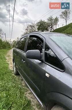 Минивэн Opel Zafira 2011 в 
