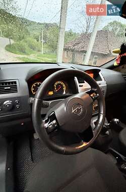 Минивэн Opel Zafira 2011 в 