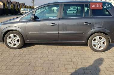 Минивэн Opel Zafira 2011 в Вараше