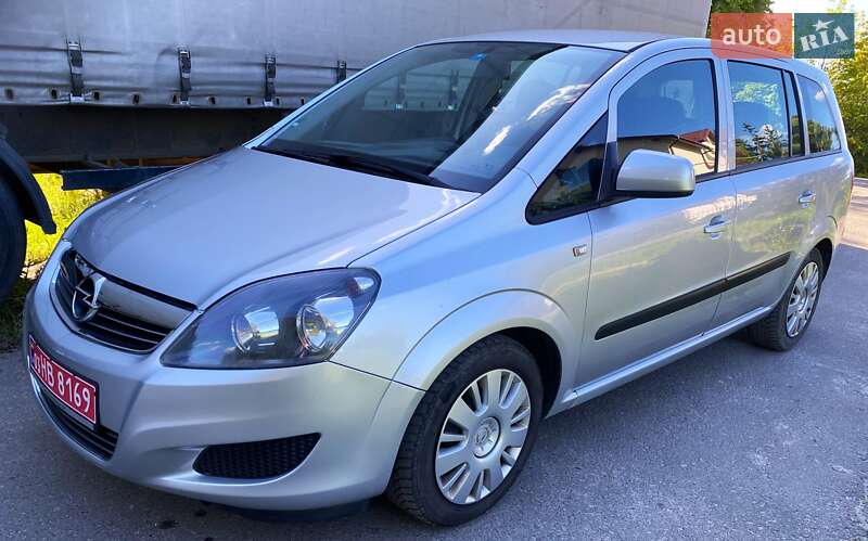 Минивэн Opel Zafira 2011 в 