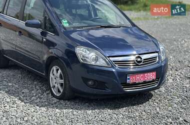 Минивэн Opel Zafira 2011 в 