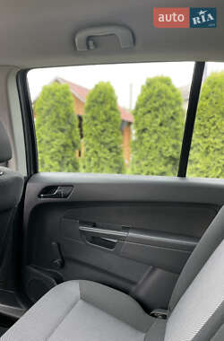 Мінівен Opel Zafira 2011 в 