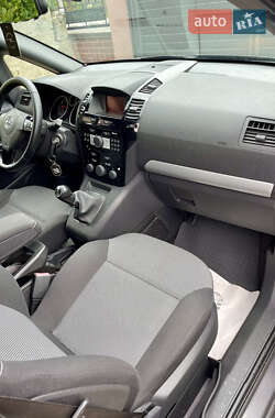 Мінівен Opel Zafira 2011 в 