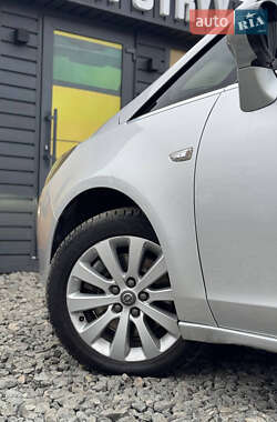 Мінівен Opel Zafira 2012 в 