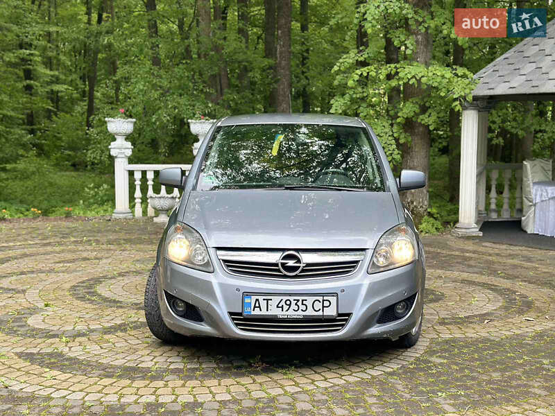 Opel Zafira 2011