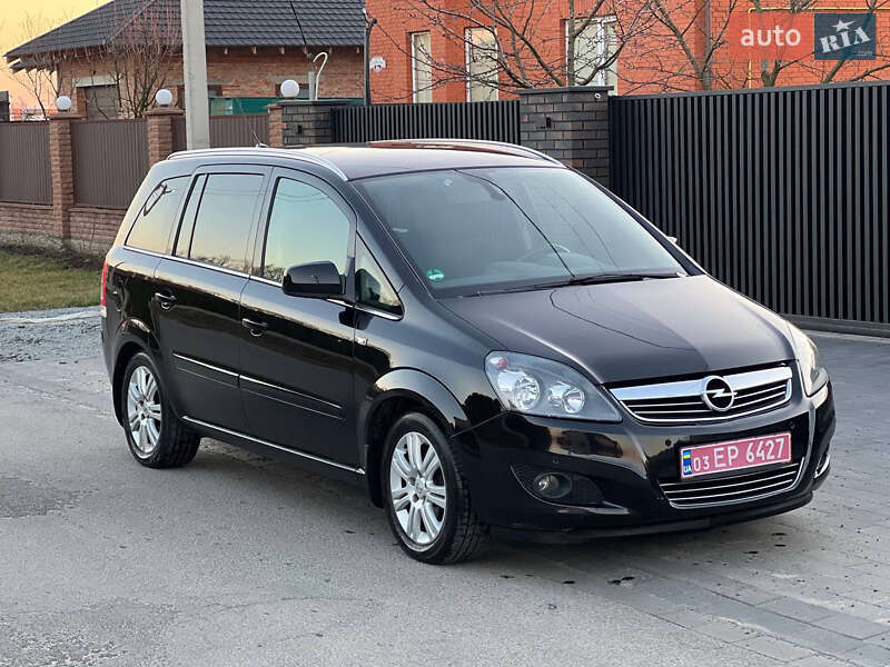 Минивэн Opel Zafira 2011 в 