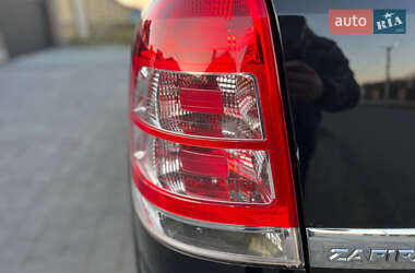 Минивэн Opel Zafira 2011 в 