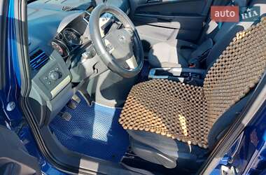 Минивэн Opel Zafira 2008 в 