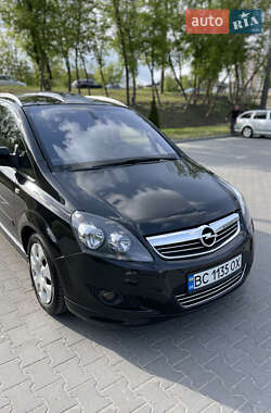 Минивэн Opel Zafira 2010 в 