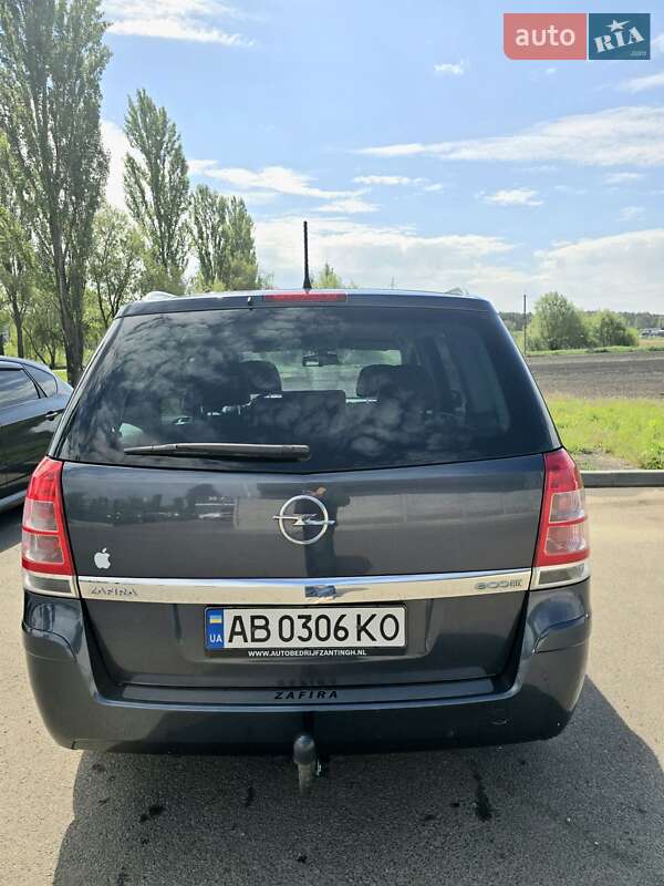 Минивэн Opel Zafira 2011 в Ирпене