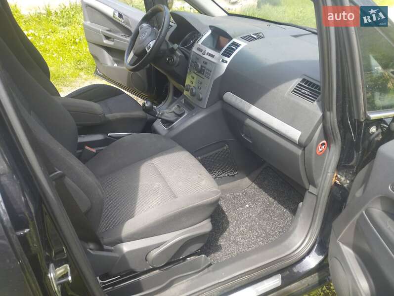 Мінівен Opel Zafira 2011 в Косові
