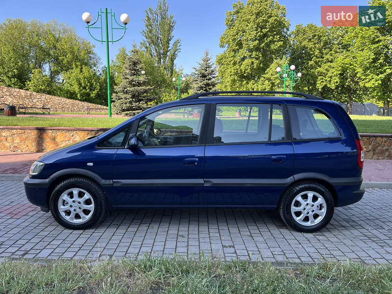 Минивэн Opel Zafira 2004 в Могилев-Подольске