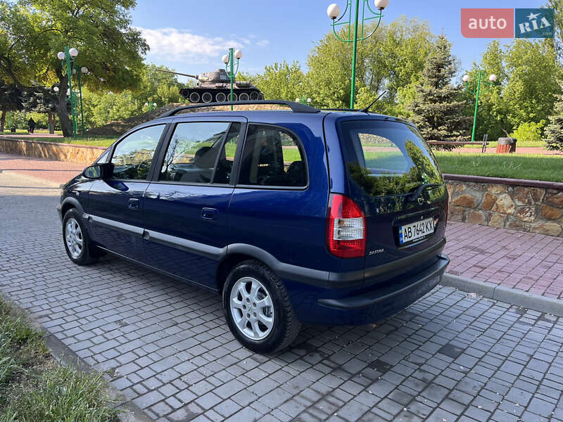 Минивэн Opel Zafira 2004 в Могилев-Подольске